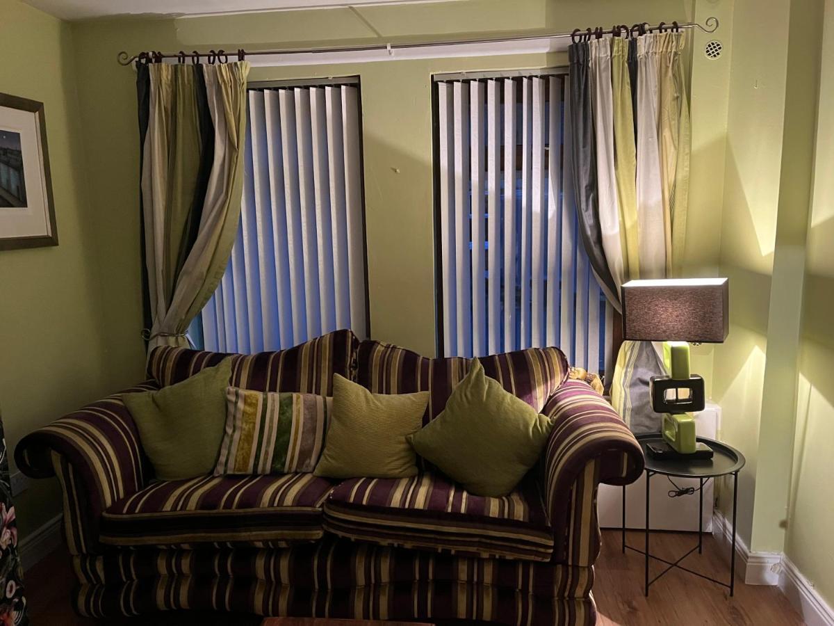 11 Parkmore Street, Ormeau Road, Belfast, Bt7 2Gt, 2 Bedroom House Екстериор снимка